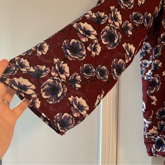 Gibson Burgundy Floral Print Vneck Blouse - Picture 2 of 8